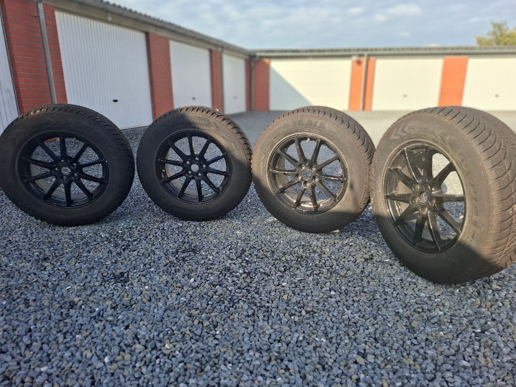 4 NIEUWE Goodyear winterbanden gemonteerd op velgen, Ophalen, Nieuw, Winterbanden, 235 mm