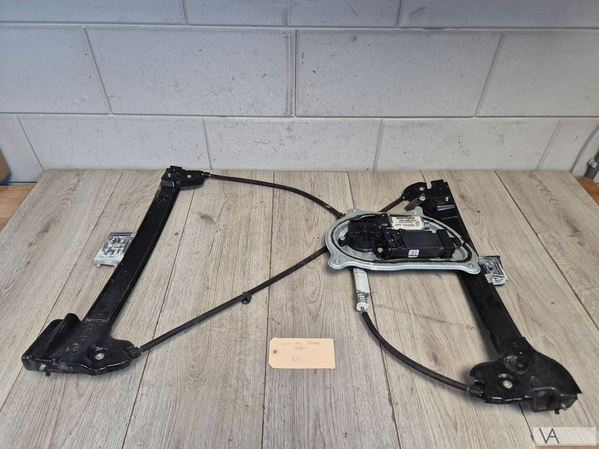 Raammechanisme met motor van VW New Beetle cabrio LINKS VOOR, Volkswagen, -, Utilisé, -