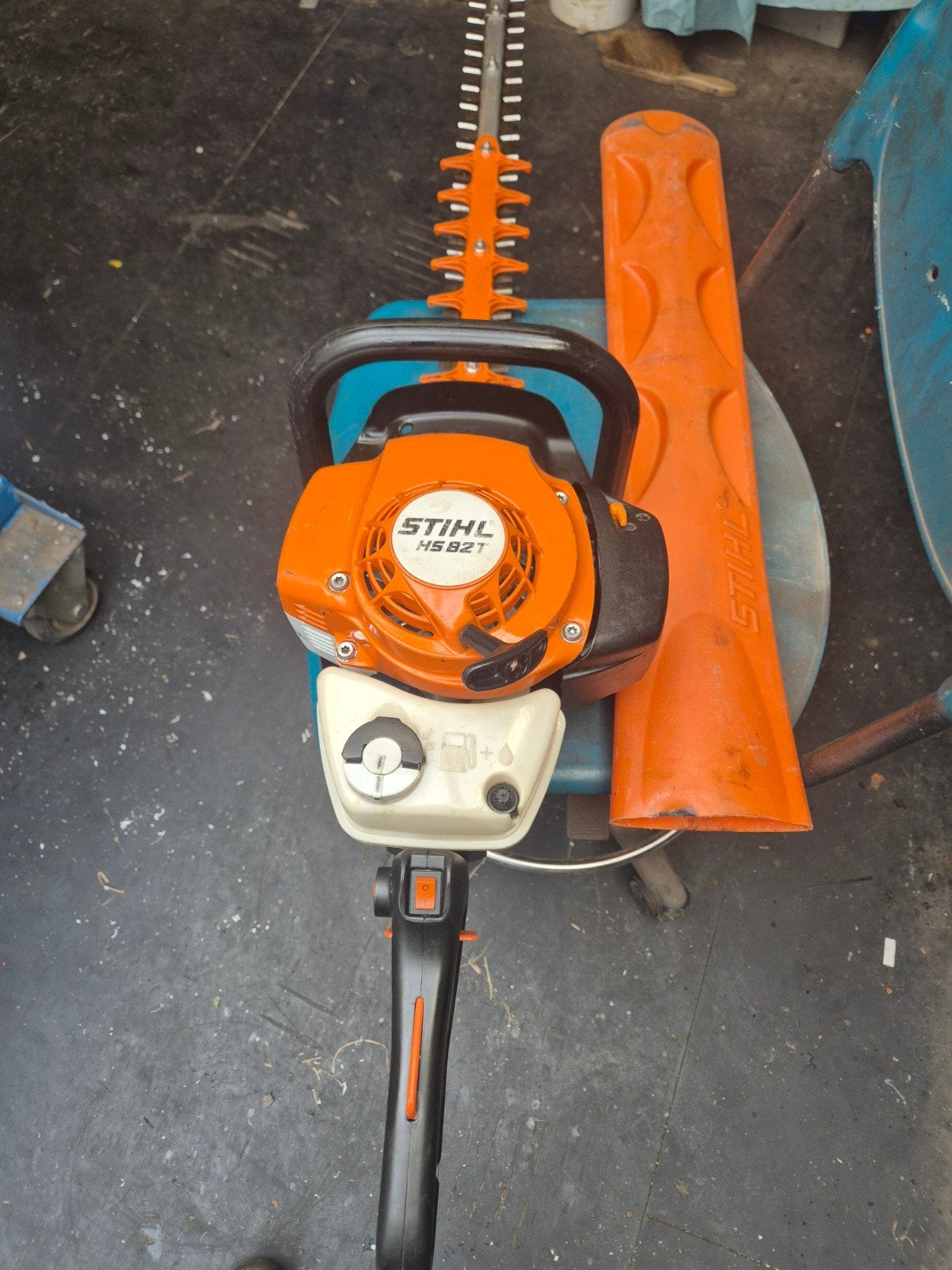 STIHL HS 82 T heggenschaar  topstaat!, Jardin & Terrasse, Taille-haies, Enlèvement, Comme neuf, Essence, Stihl