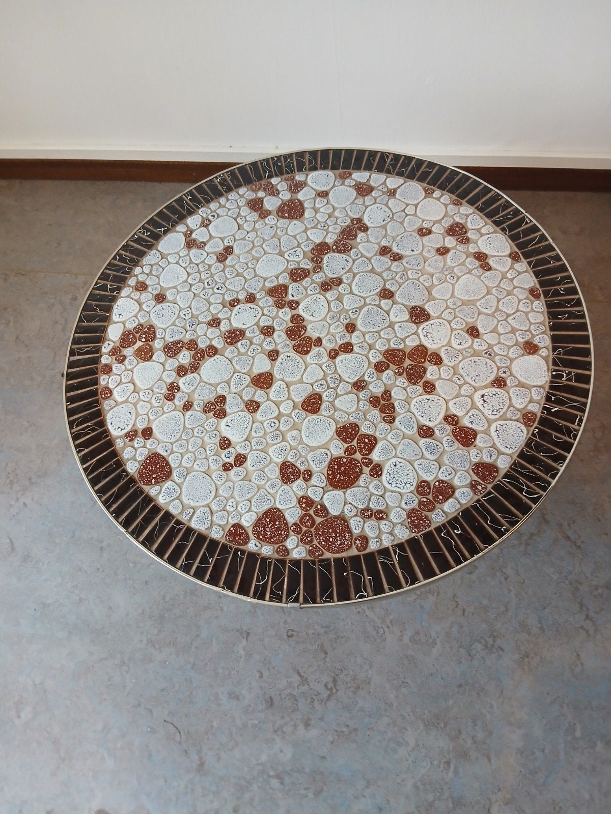 Table basse ronde vintage mosaïque – Années 60/70, Maison & Meubles, Enlèvement, Blanc, Rond