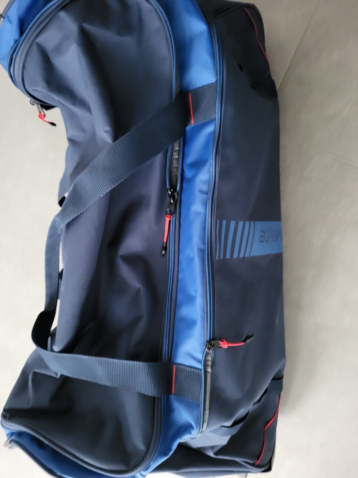 sac de voyage neuf, Bijoux, Sacs & Beauté, Sacs | Sacs de voyage & Petits Sacs de voyage, 35 à 55 cm, Enlèvement, Bleu, Neuf