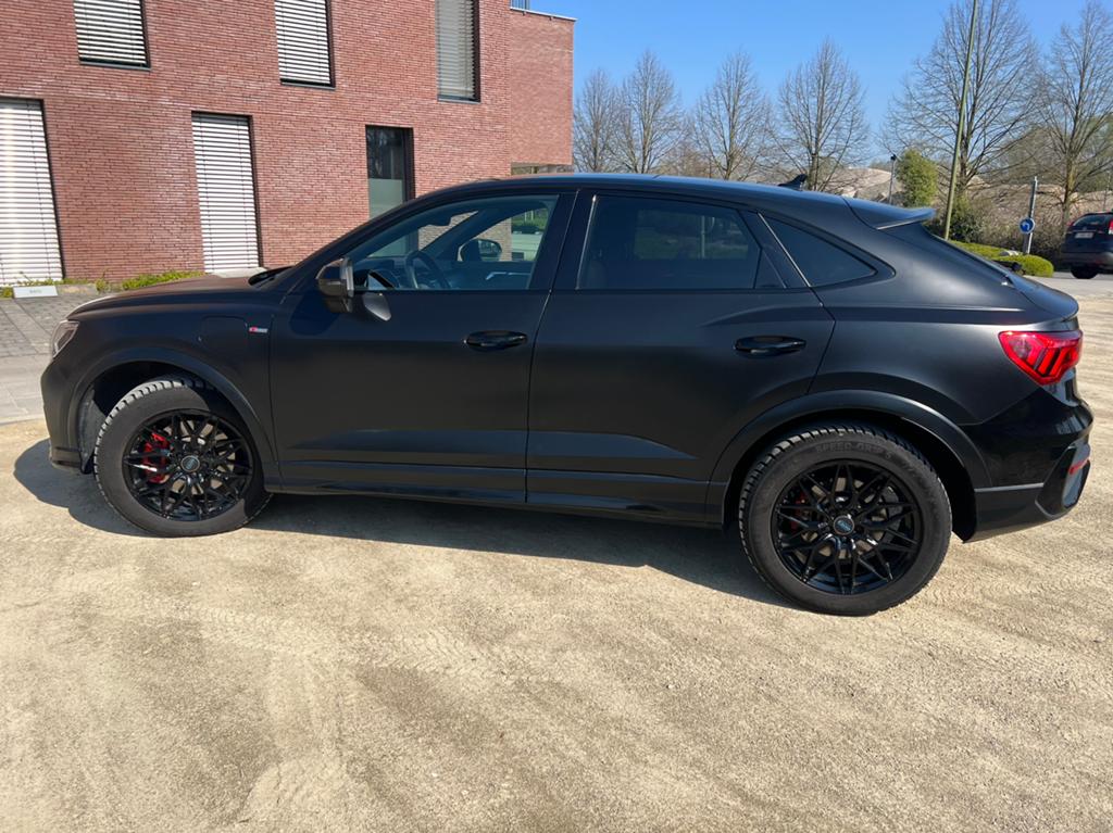 Audi Q3 hybride/benzine s-line automaat met panoramisch dan, Automaat, Zwart, Lichtsensor, Leder en Alcantara