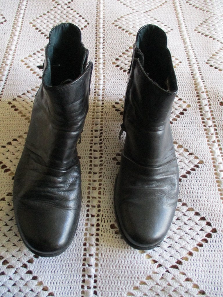 Zwarte lage botjes / enkellaarsjes Tamaris maat 39, Vêtements | Femmes, Chaussures, Comme neuf, Boots et Botinnes, Noir, Enlèvement ou Envoi