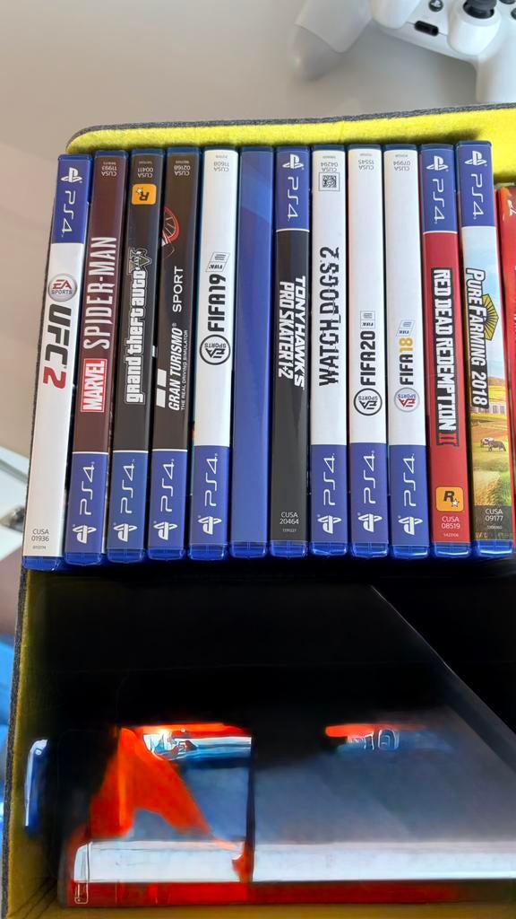 ps4 pro, 2 consoles en 11 games, Ophalen, Met 2 controllers, Zo goed als nieuw, 1 TB