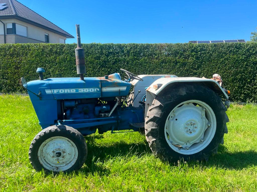 Tractor Ford 3000 met papieren motor draait en rijdt, Tuin en Terras, Ophalen