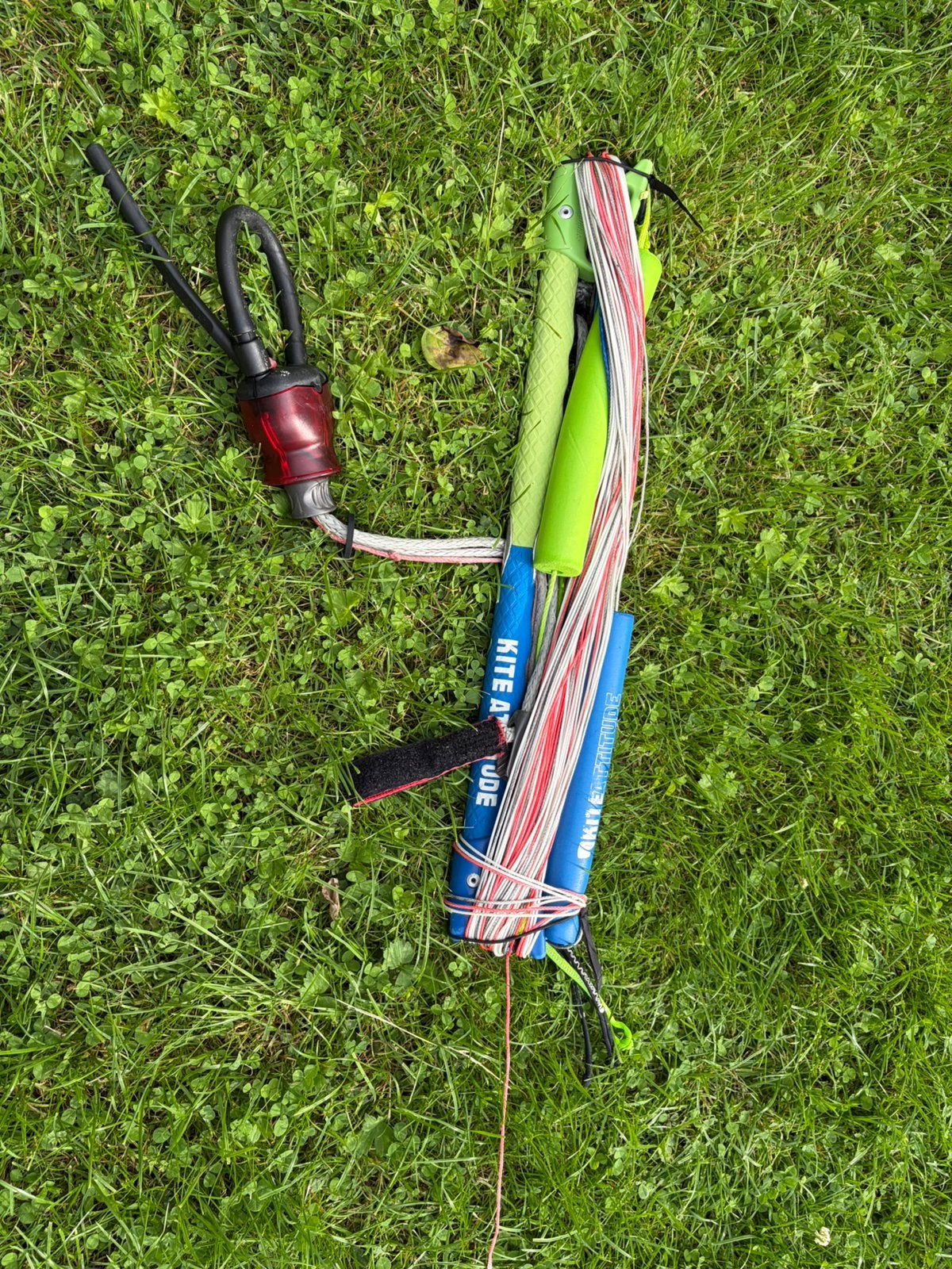 Barre universelle 4 lignes Kite Attitude Vario, Sports nautiques & Bateaux, Kitesurf, Enlèvement, Utilisé