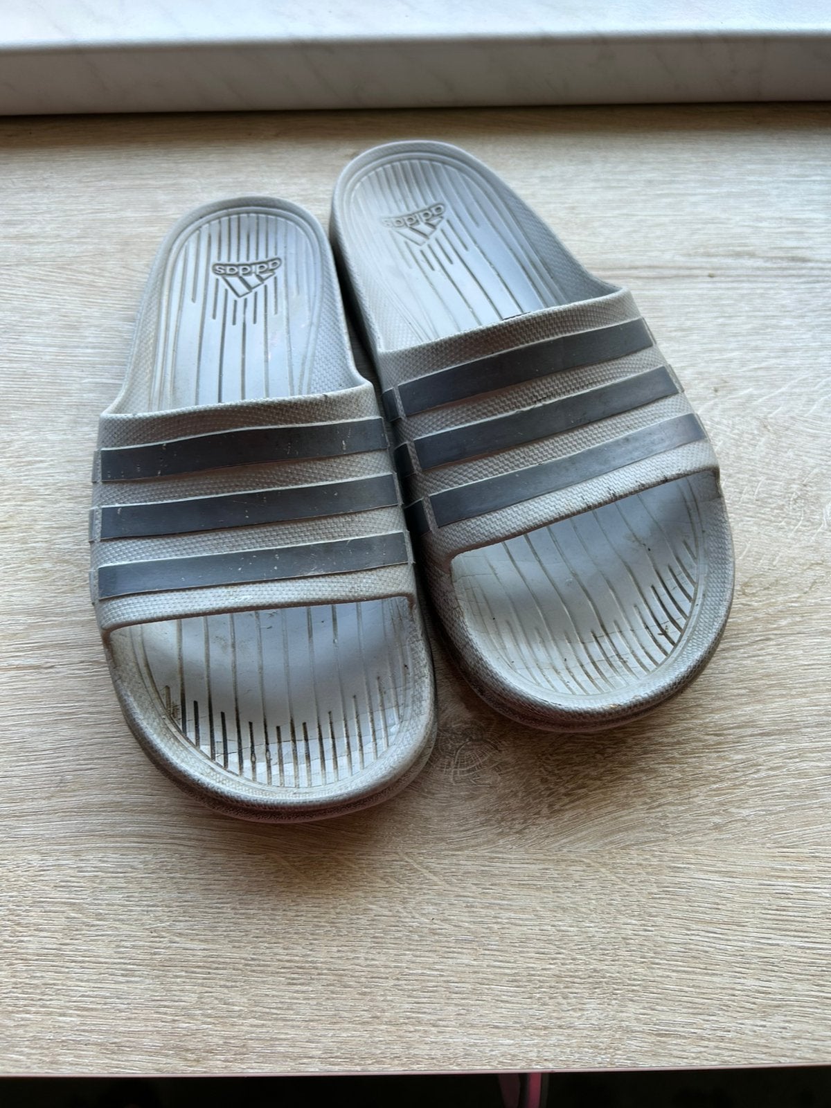 Adidas slippers, Ophalen, Slippers