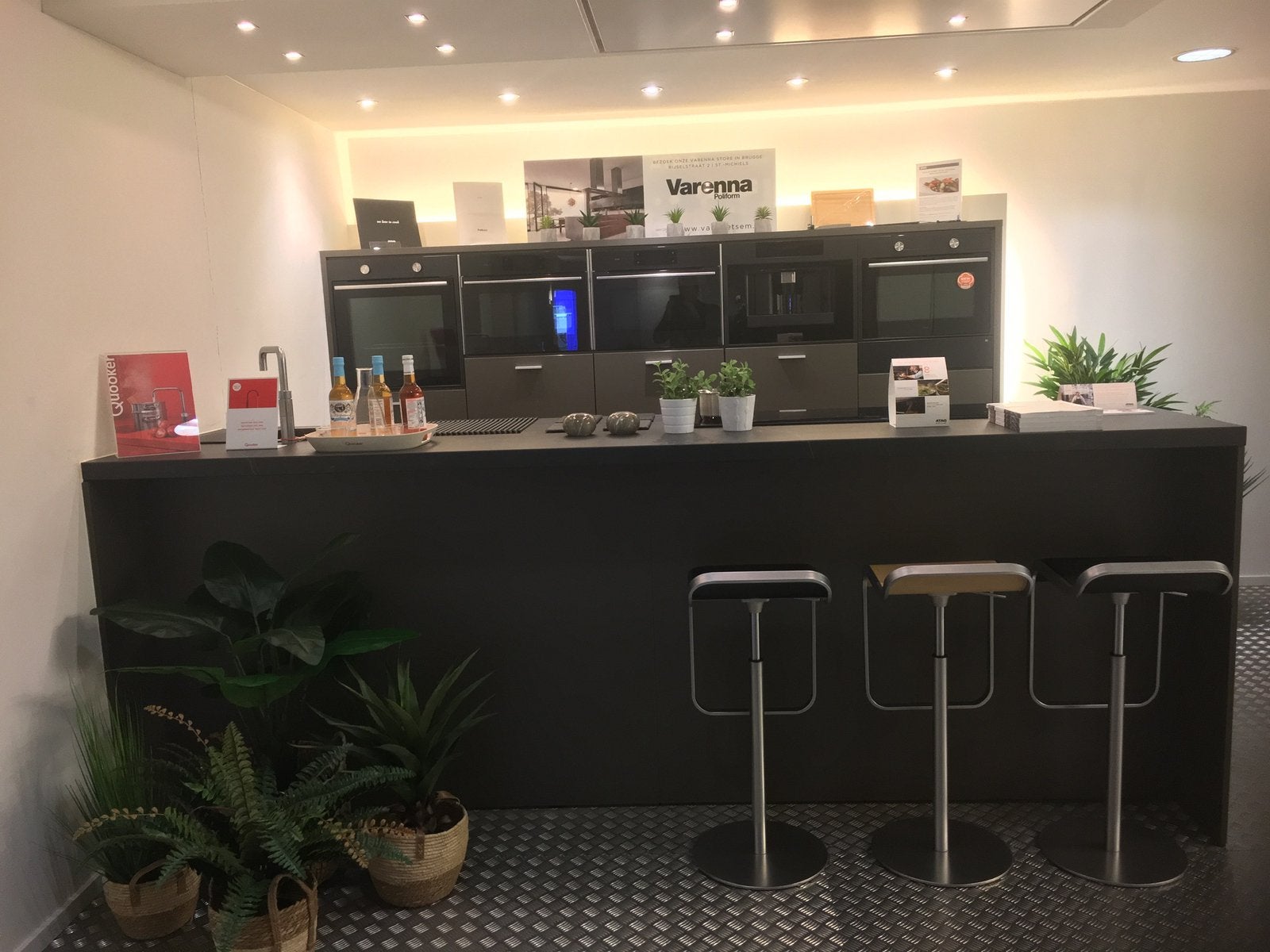 Cuisine en Laminat avec plan de travail en Dekton, Maison & Meubles, Composite, Sans poignée, Brun, Enlèvement