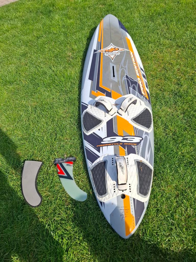 JP Freestyle Wave 93L windsurfboard + MFC vin freewave 28, Sports nautiques & Bateaux, Planche à voile, Enlèvement