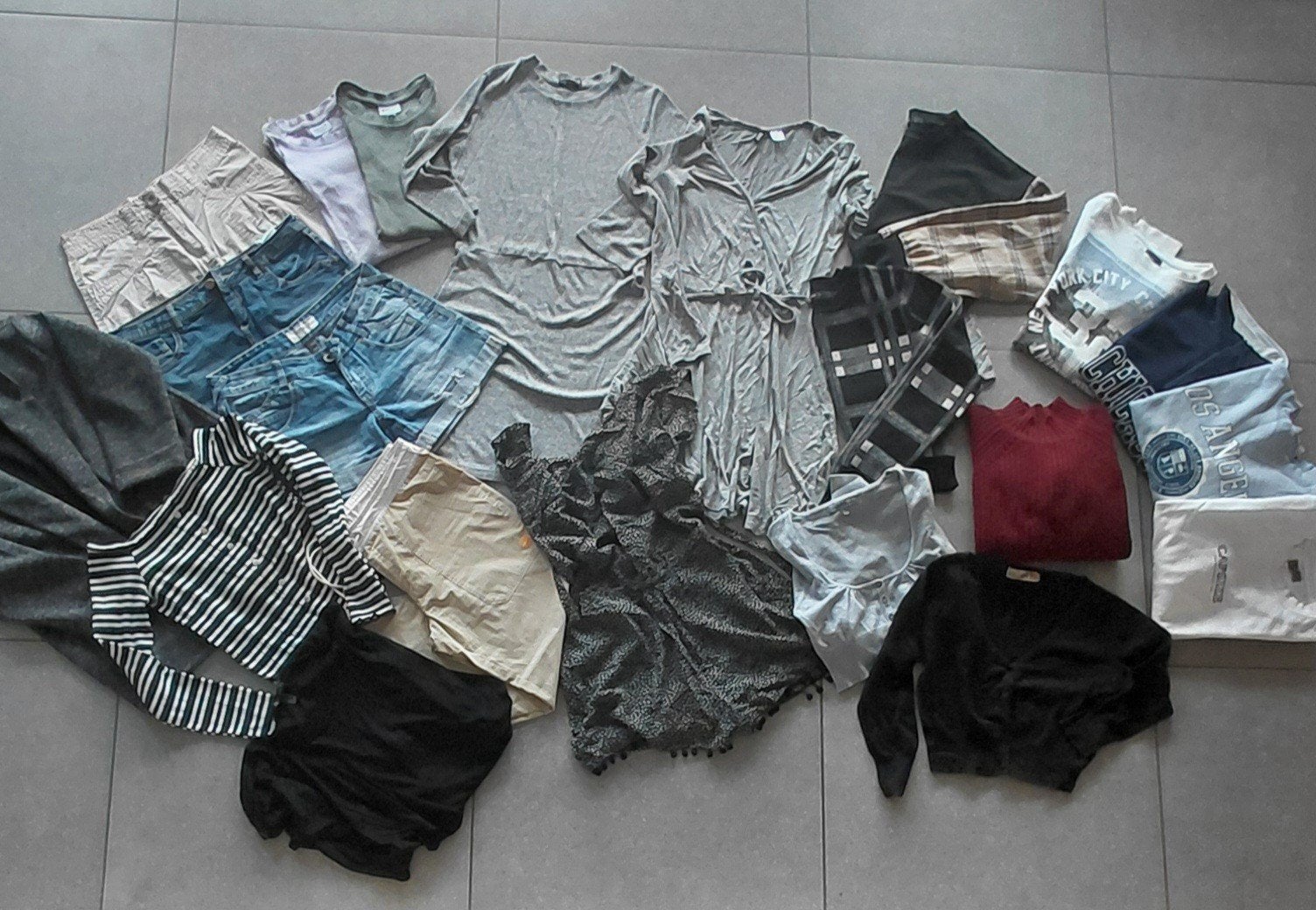 lot de vêtements femme taille S 21 pièces, Vêtements | Femmes, Packs de vêtements pour femmes, Enlèvement