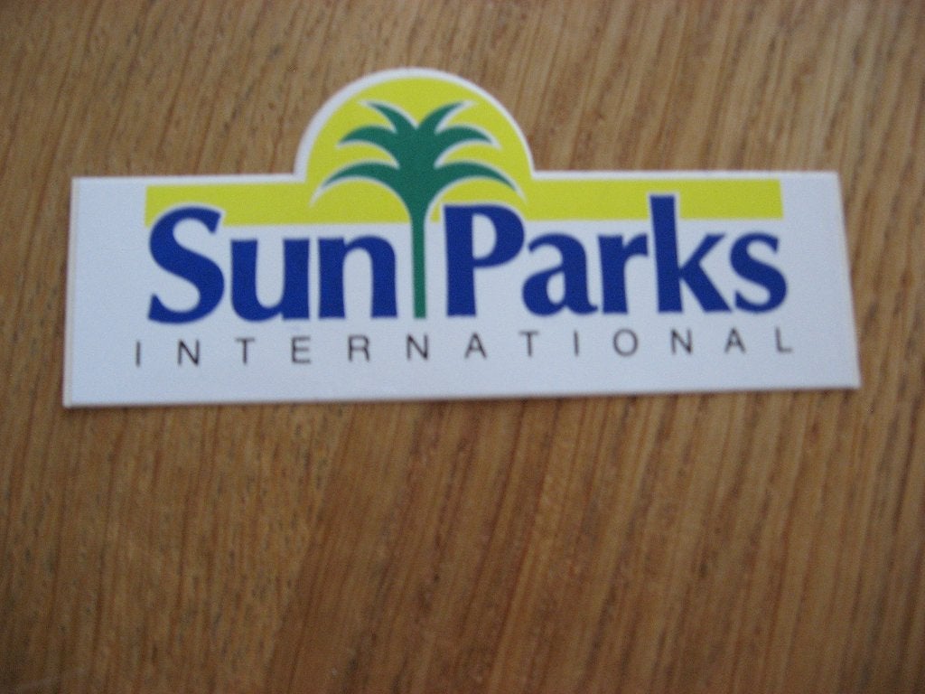 Vintage Sticker SunParks International, Enlèvement ou Envoi, Neuf, Société ou Association