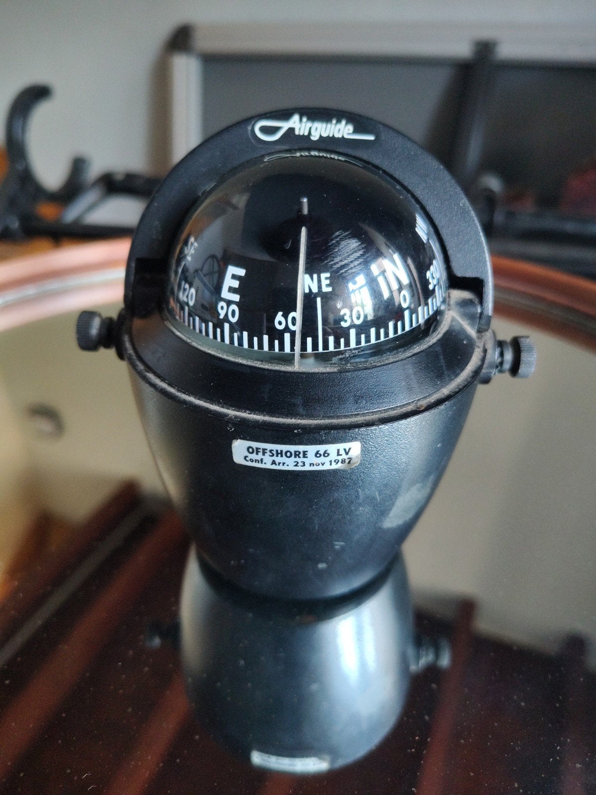 Airguide boot kompas, Ophalen
