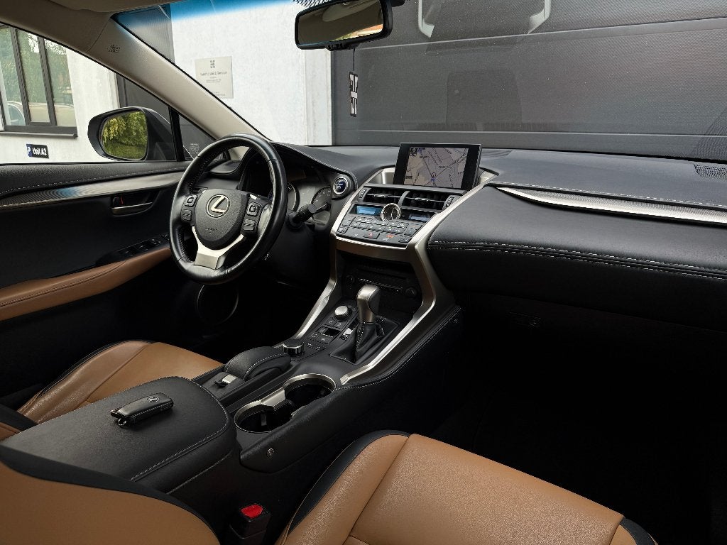 Lexus NX 300h Luxury Hybrid | Camera | Navi | Leder, Auto's, Automaat, Dealer onderhouden, 114 kW, Euro 6