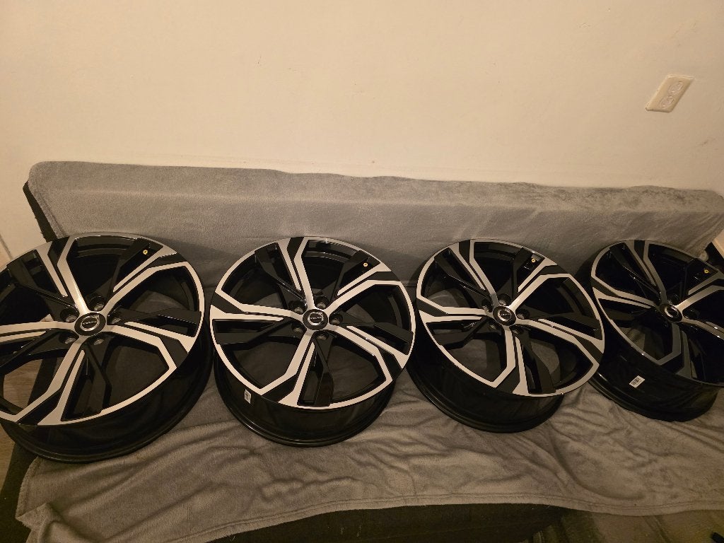 Volvo Velgen 19", Auto-onderdelen, Ophalen of Verzenden, 19 inch, Band(en)
