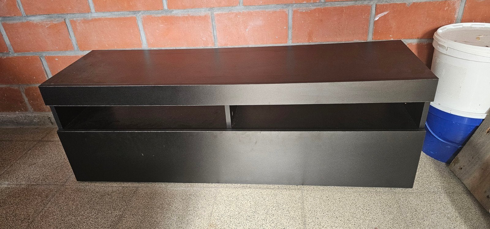 tv kast, Ophalen