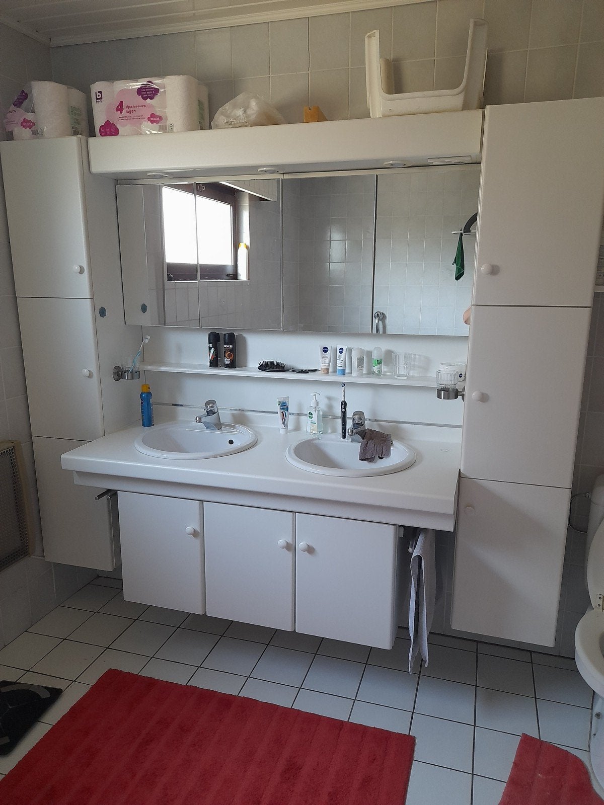 badkamer meubel met spiegelkast en ingebouwde spots., Huis en Inrichting, Badkamer | Badkamermeubels, Ophalen, Spiegelkast