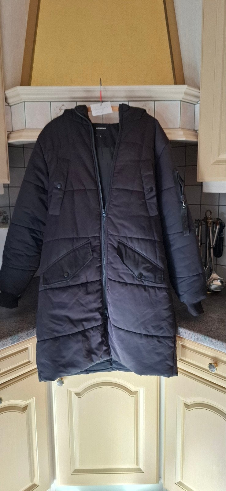 Zwarte lange winter herenjas met kap
Prijs 15 €
Af te hale, Kleding | Heren, Ophalen
