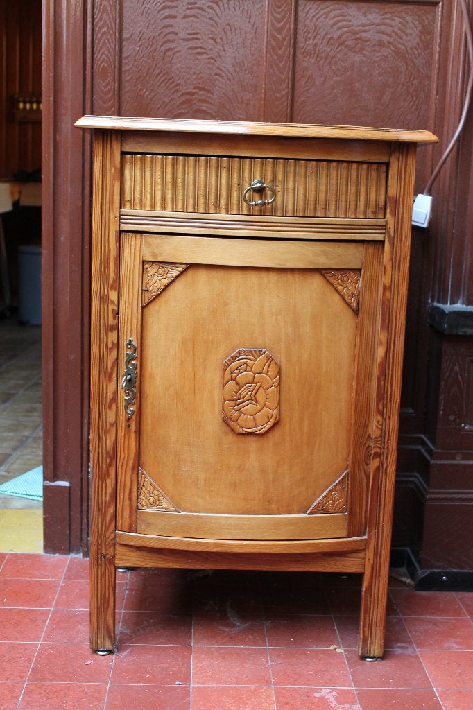 Meuble d'appoint en bois sculpté, Antiquités & Art, Enlèvement, Patiné, Bois