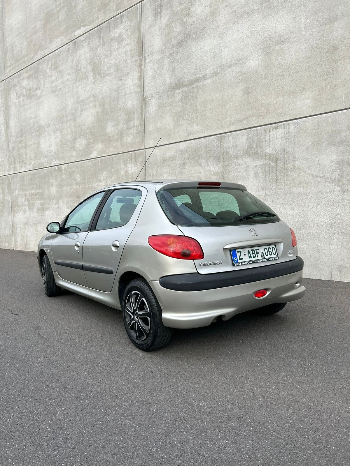 Peugeot 206 1.1 44kw benz euro4 bj2004km132510 1j garantie, Auto's, Peugeot, https://public.car-pass.be/vhr/221c8b6c-f663-455c-92fe-a9f8608cbd91