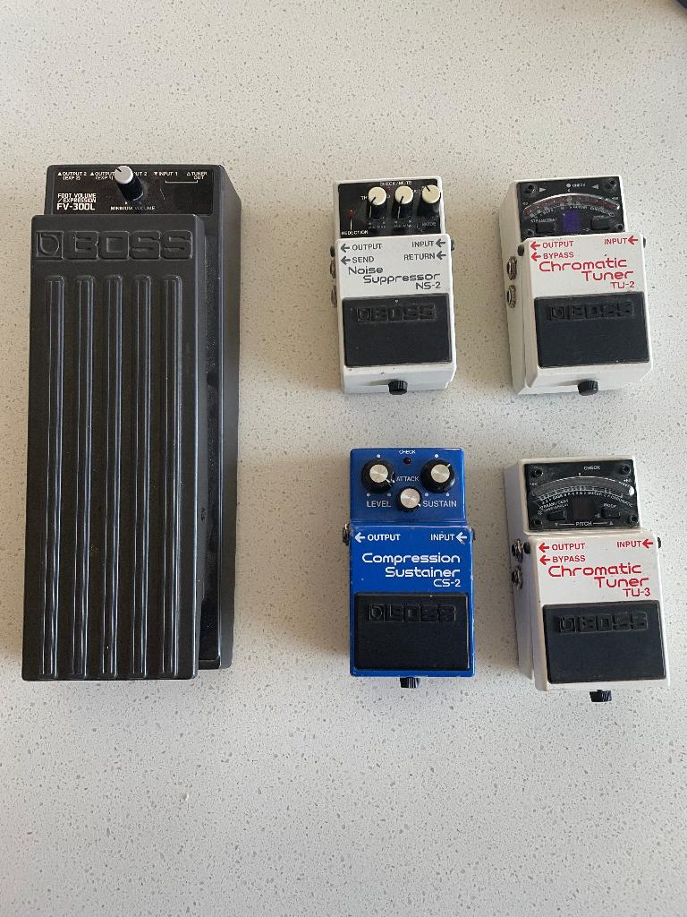 Boss effecten pedaal en tuner, Musique & Instruments, Instruments à corde | Autre, Utilisé, Enlèvement
