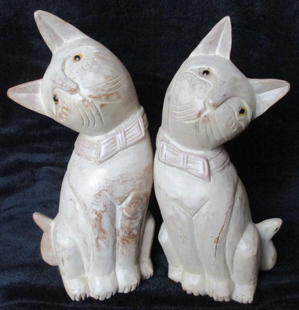 2 grote houten poezen , met de hand gemaakt, Verzamelen, Dierenverzamelingen, Ophalen of Verzenden, Zo goed als nieuw, Hond of Kat
