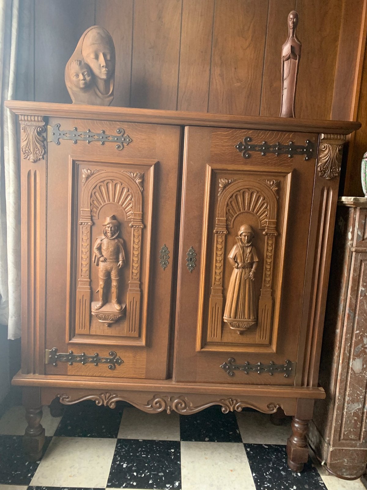 Kasten met houtsnijwerk, Antiek en Kunst, Ophalen
