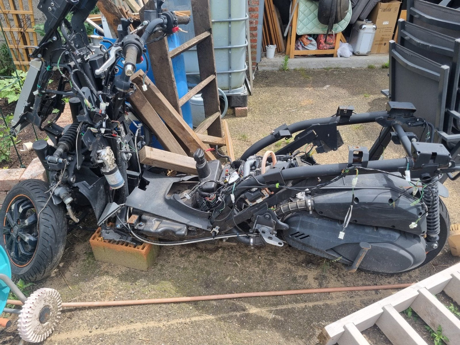 Peugeot metropolis 400cc voor stukken met goede motor!, Fietsen en Brommers, Ophalen