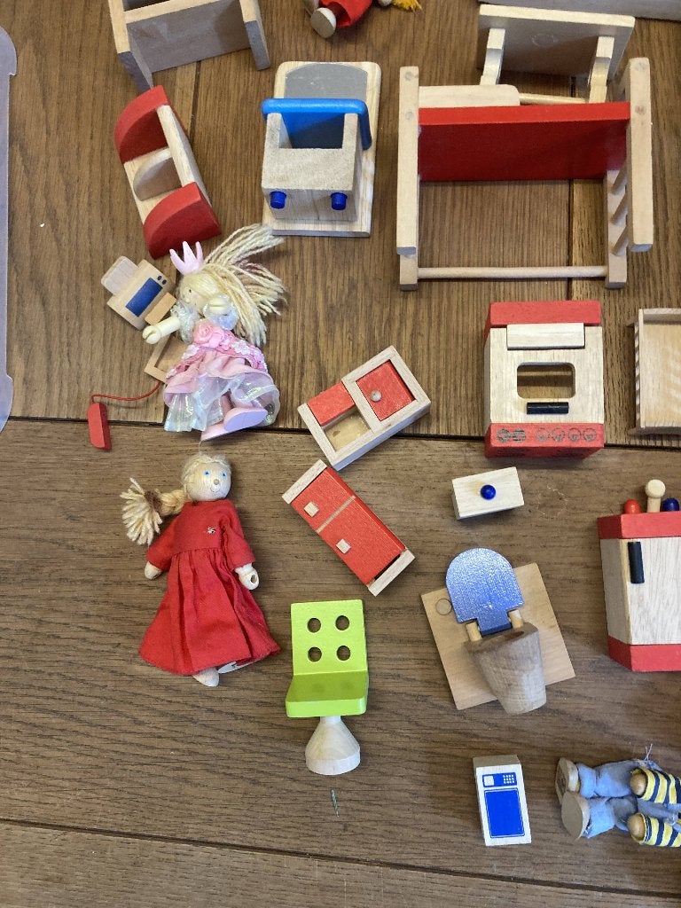 Pintoy meubeltjes en poppetjes, Kinderen en Baby's, Speelgoed | Poppenhuizen, Ophalen of Verzenden, Zo goed als nieuw