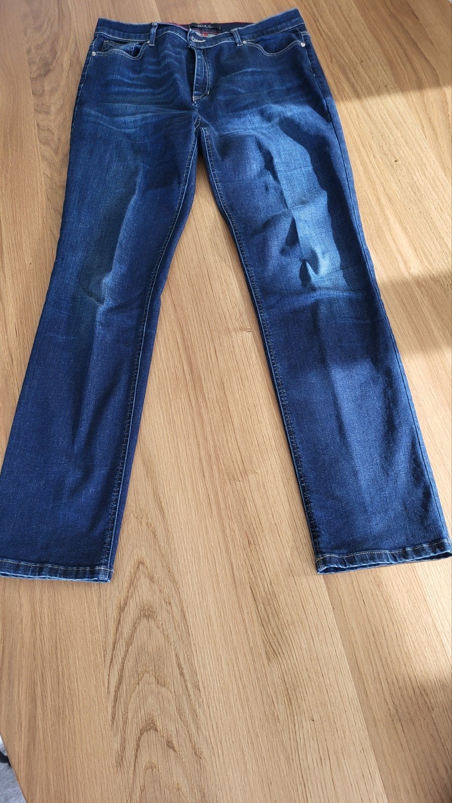 Heel mooie jeansbroek merk Blue IV mt 44 als nieuw, Kleding | Dames, Broeken en Pantalons, Ophalen of Verzenden