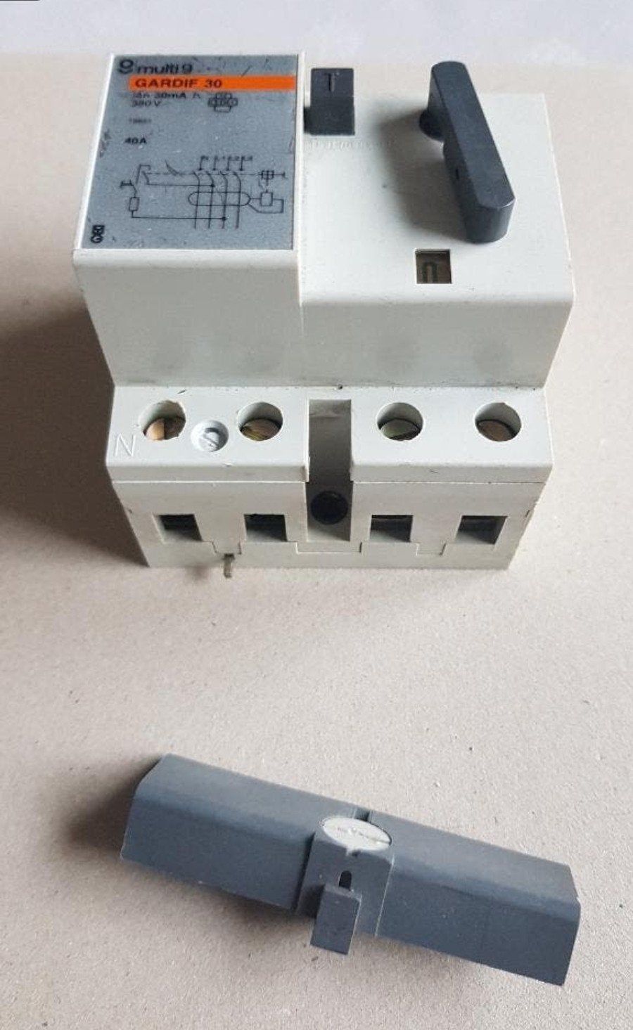 AV Disjoncteur différentiel 40A