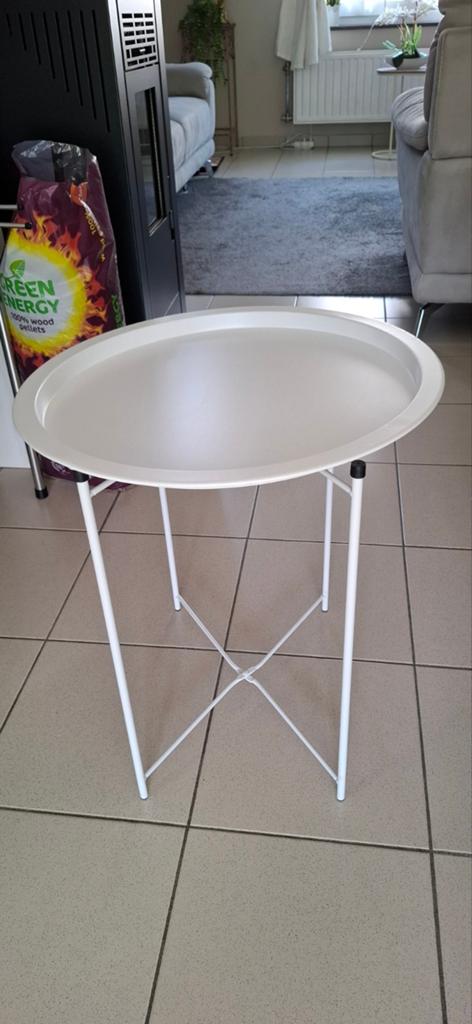 Table neuve, Ophalen