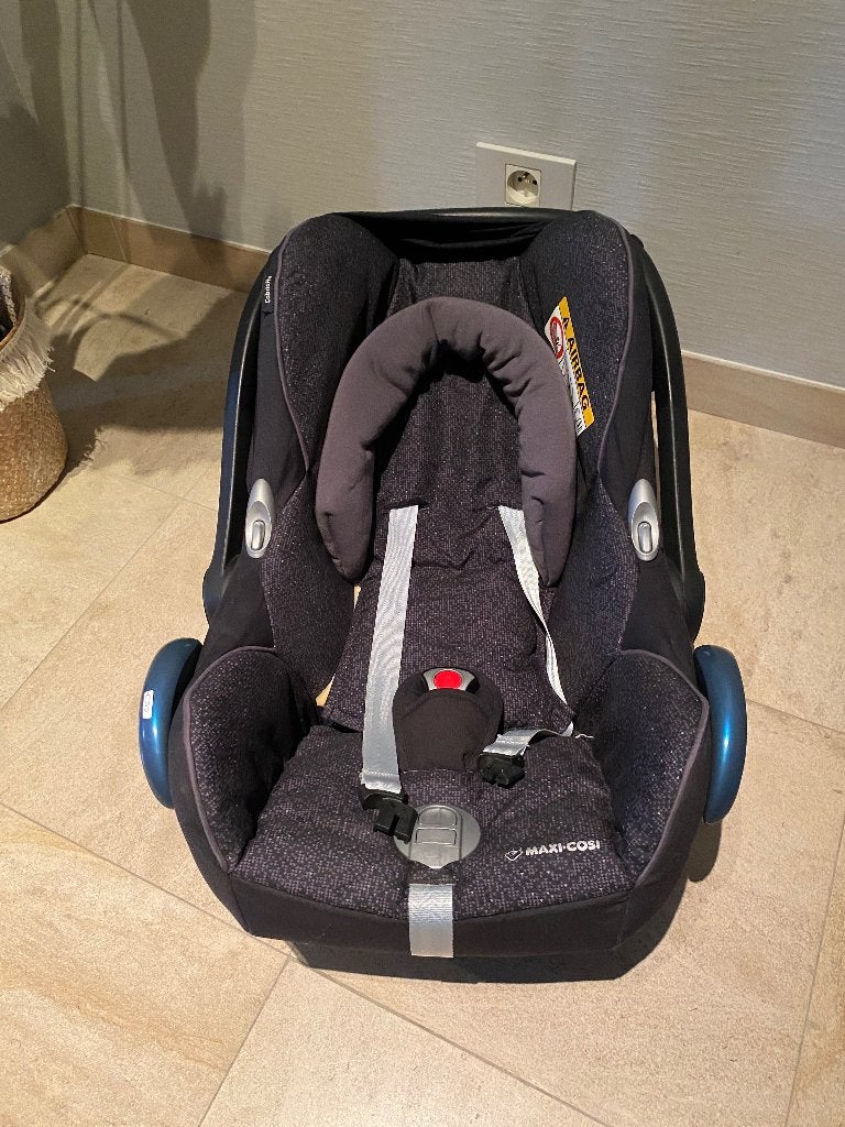 Maxi-cosi met newborn inzetstuk, Ophalen, Zo goed als nieuw, Maxi-Cosi, Autogordel