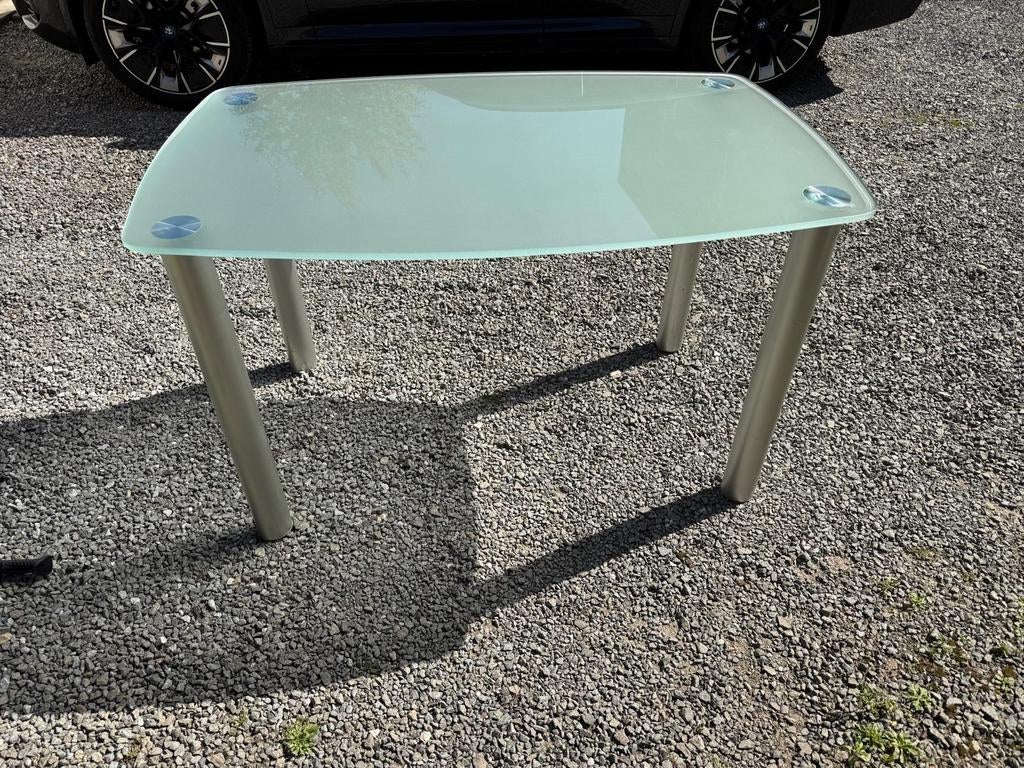 Mooie glazen tafel, Enlèvement