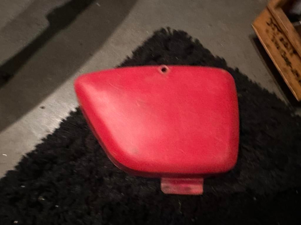 Honda c110 zijkapje, Ophalen, Zo goed als nieuw