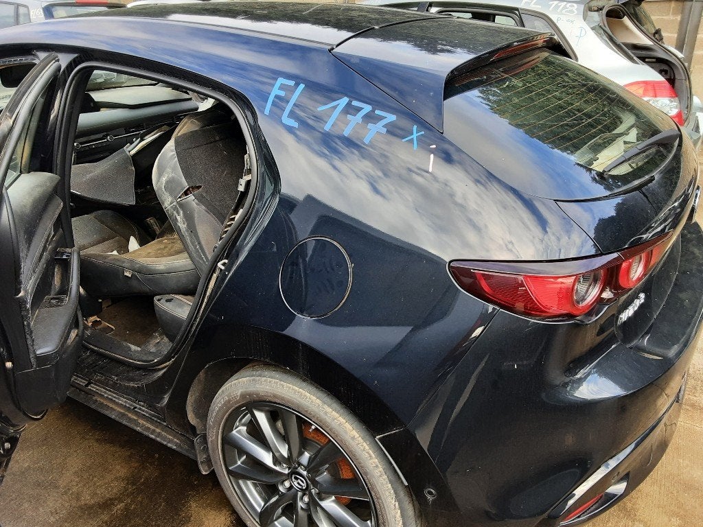 SPATBORD LINKS ACHTER Mazda 3 Sport (BP) (01-2018/-), Hitdorfer Straße 73
51371  Leverkusen, DE, Gebruikt, Spatbord, Mazda