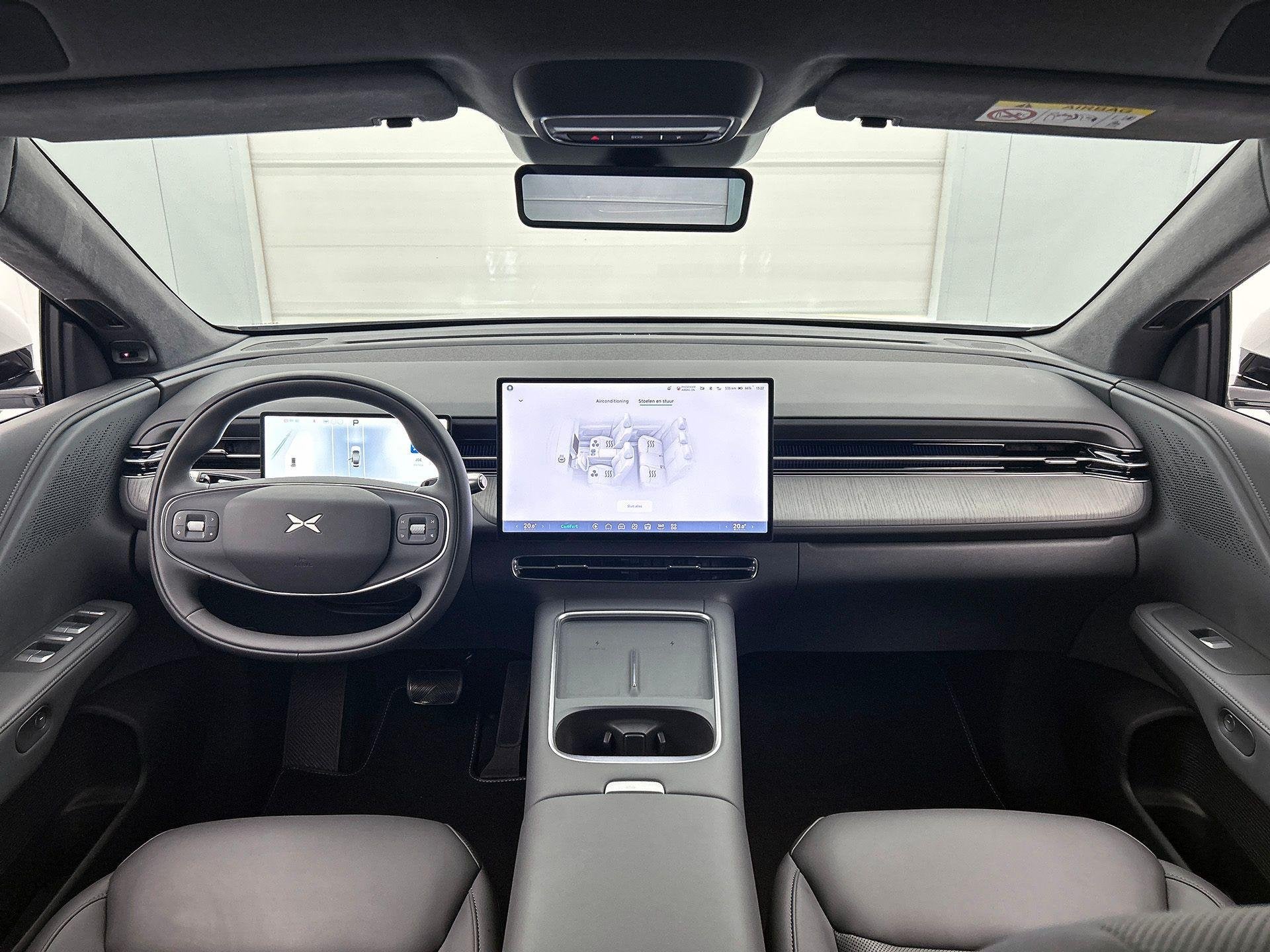 XPENG G6 BEV 81KWH Performance AWD | Trekhaak | Panoramisch, Auto's, XPENG, Automaat, 81 kWh, Gebruikt, Wit