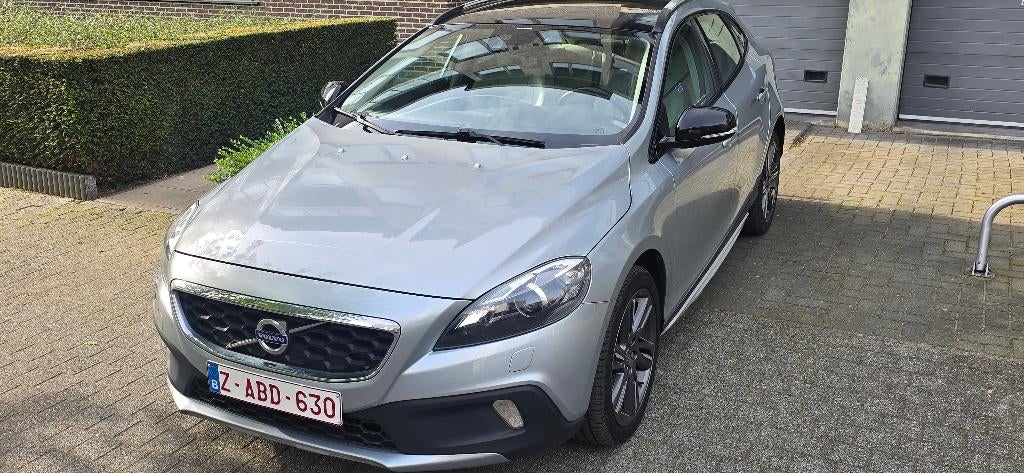 VOLVO V40 ESSENCE 1.6 ESSENCE BOITTE AUTOMATIQUE, Autos, Volvo, Cuir, Argent ou Gris, Euro 6, Entreprise