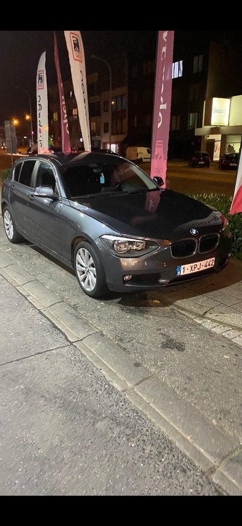 BMW serie 1 i16 zilver, Autos, Argent ou Gris, Achat, Boîte manuelle, Noir