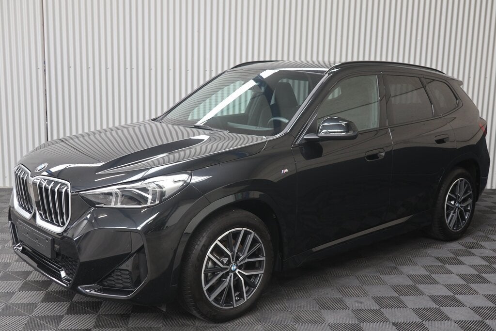 BMW X1 sDrive 18i M-Pakket Automaat Pano Trekhaak Zetelverw, Auto's, 0 cilinders, Zwart, 5 zetels, 5 deurs