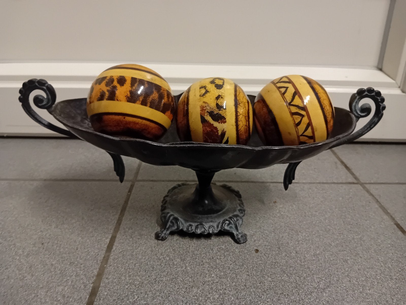 ijzeren schaal met Afrikaanse houten ballen, Antiek en Kunst, Ophalen