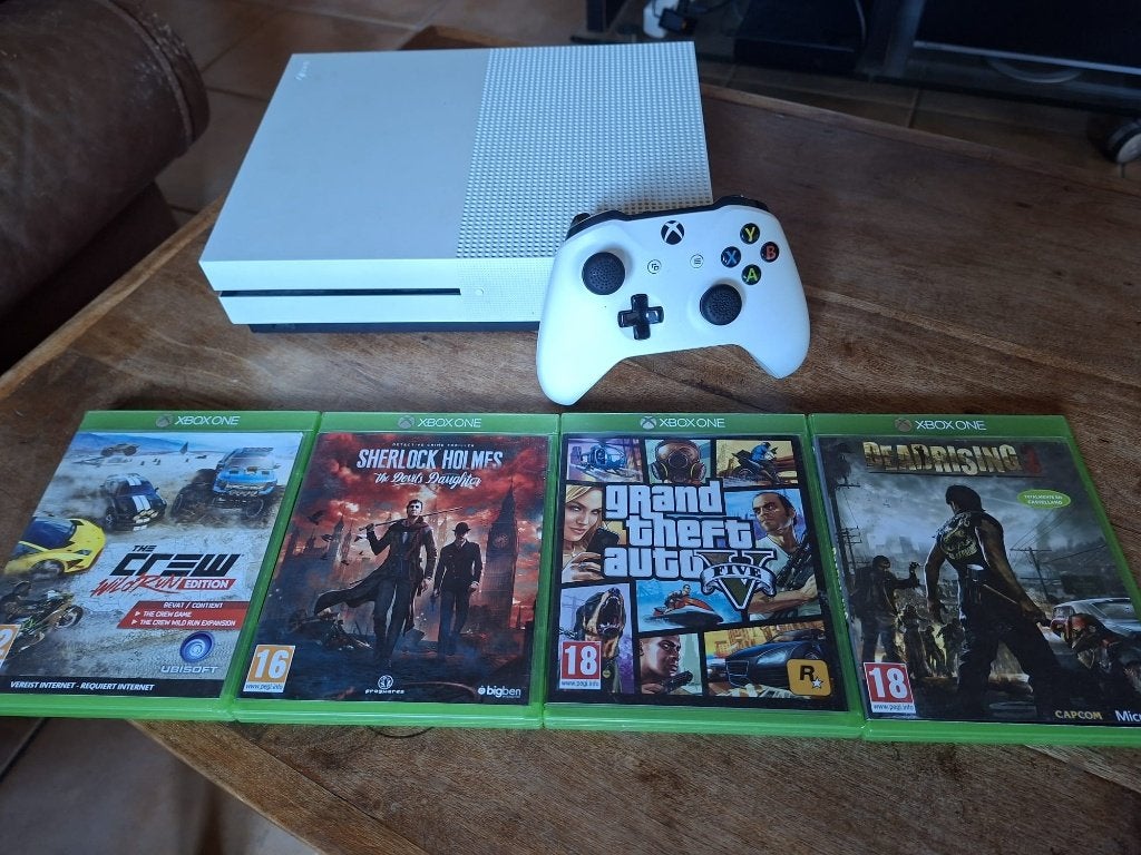 XBOX ONE S + Jeux + 2 volants, Consoles de jeu & Jeux vidéo, Xbox One, Enlèvement, Utilisé, 1 TB