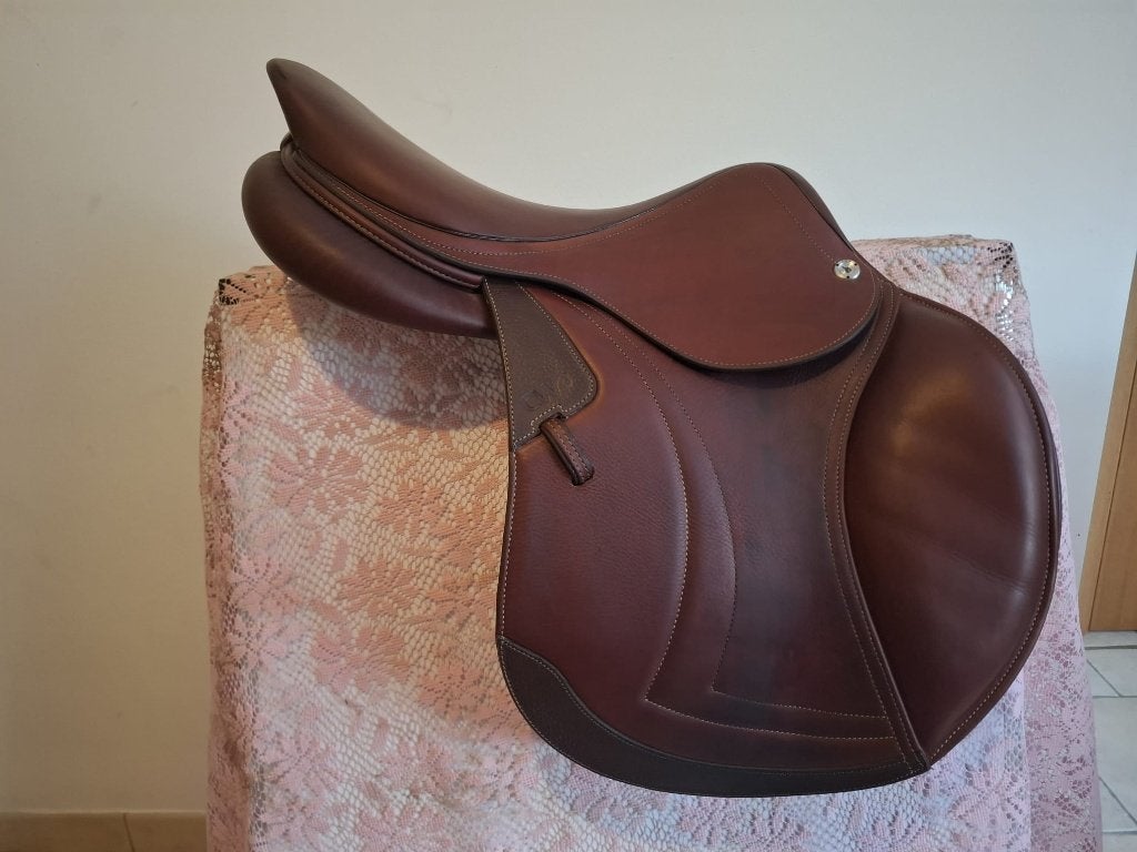 Kwaliteitsvolle springzadels (CWD, Devoucoux, Prestige,...), Dieren en Toebehoren, Ophalen, L (17.5 inch), Middel, Middeldiepe zit