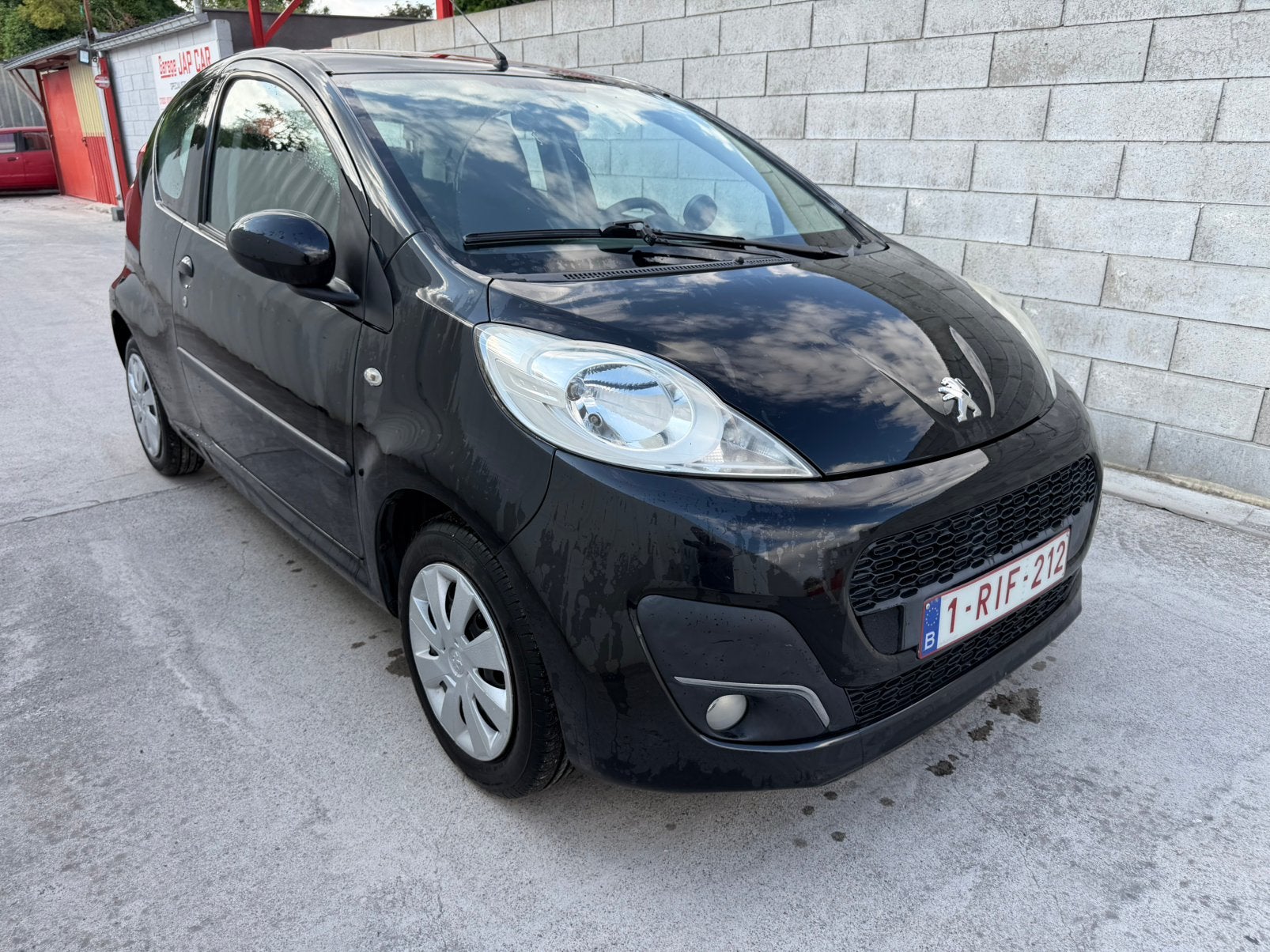 Peugeot 107 1000cc essence 2012 92.000km Grand gps carplay, Autos, Achat, Particulier, Essence