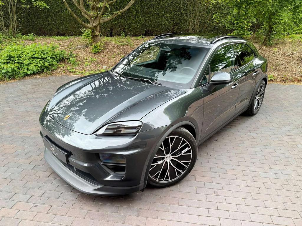 Porsche Macan 4 EV 100 kWh/BOSE/Pano/ACC/Luchtvering/Trekhaa, Auto's, Porsche, Automaat, Gebruikt, Leder, 5 zetels