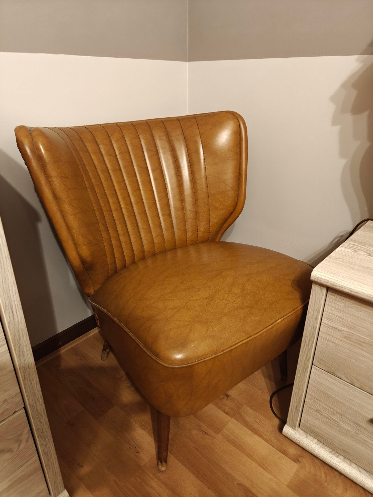 2 vintage cocktail fauteuils. het leer is in prima staat, Ophalen, Gebruikt, Hout