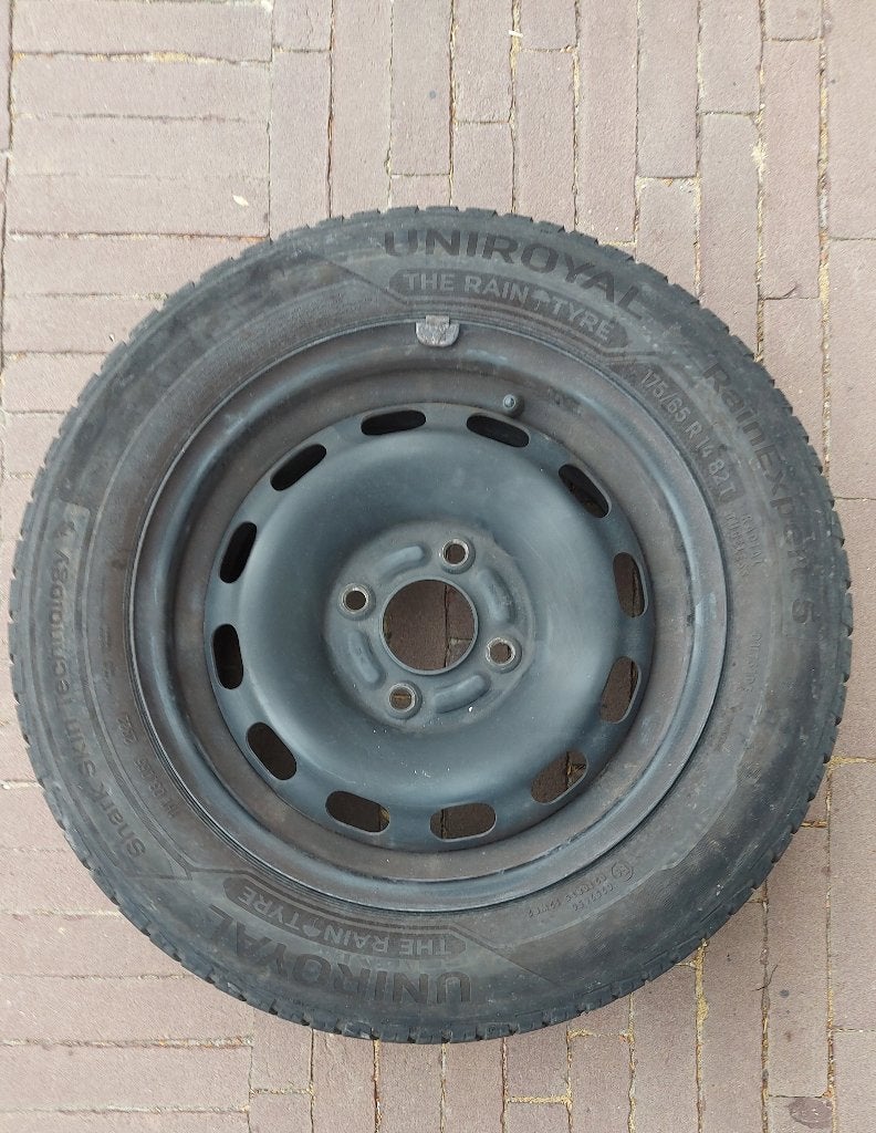 4 stalen velgen inclusief Uniroyal (zomer)banden 175/65 R14, Ophalen, 14 inch, Gebruikt, 175 mm