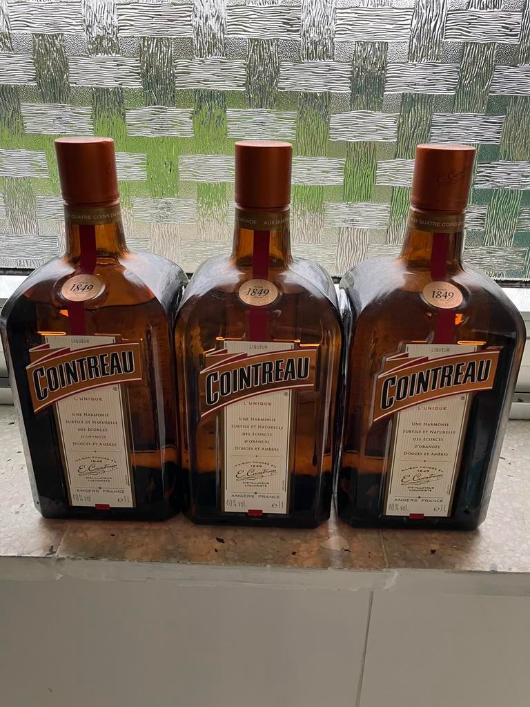 3 flessen cointreau van 1 liter, Ophalen, Zo goed als nieuw