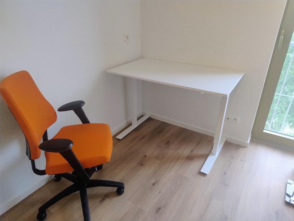 Ikea Trotten in hoogte verstelbare bureau, Ophalen, Zit-sta bureau, 120 cm, Zo goed als nieuw