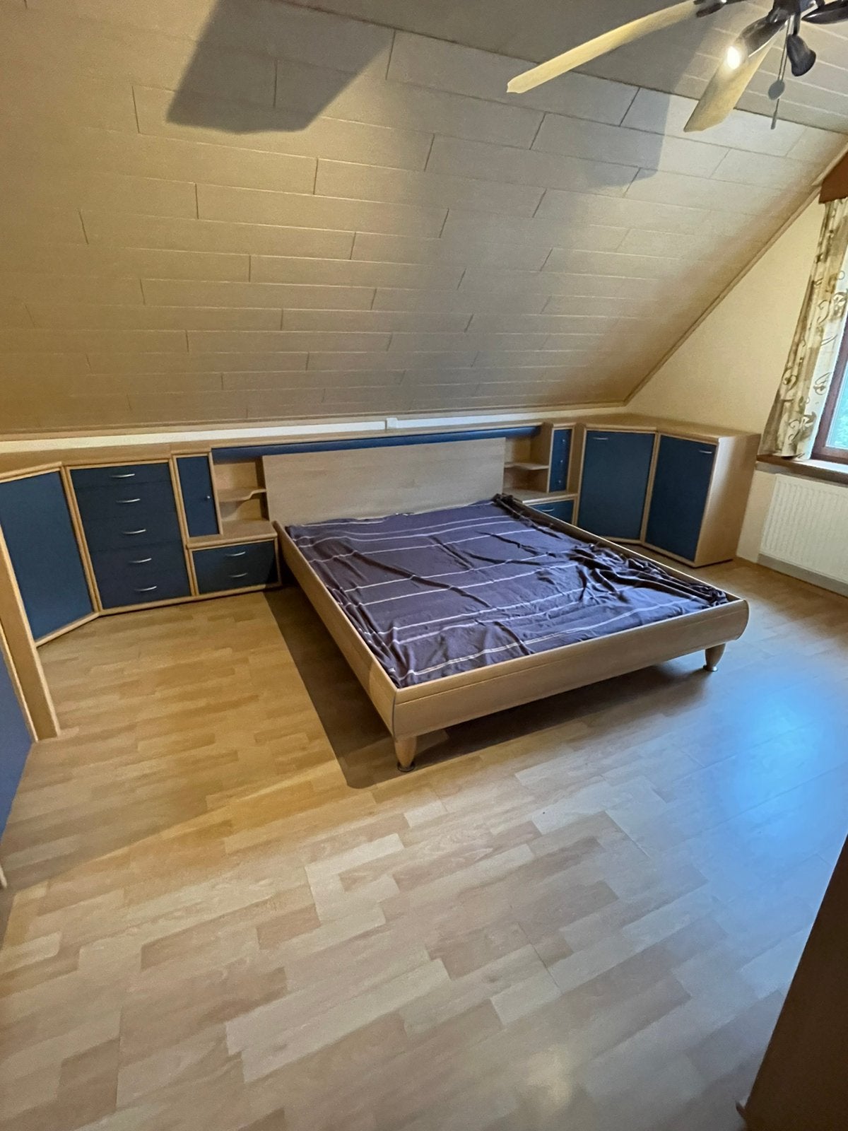 Grote slaap kamer. Met verl kasten