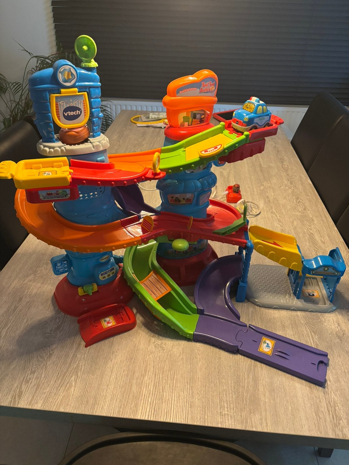 Tour de police de Toet Toet, Enfants & Bébés, Jouets | Vtech, Enlèvement, Comme neuf